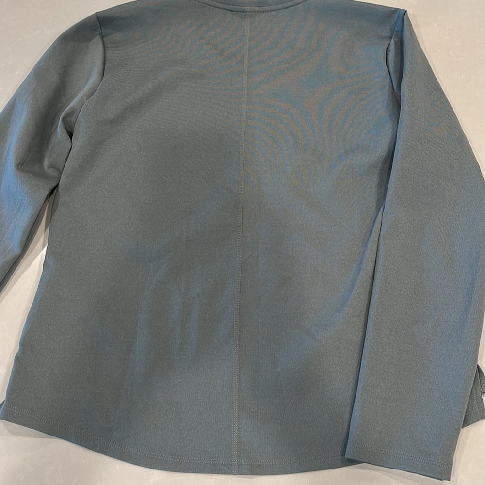 Nike Therma-FIT One
Women's Long-Sleeve Top - Picture 2 of 4